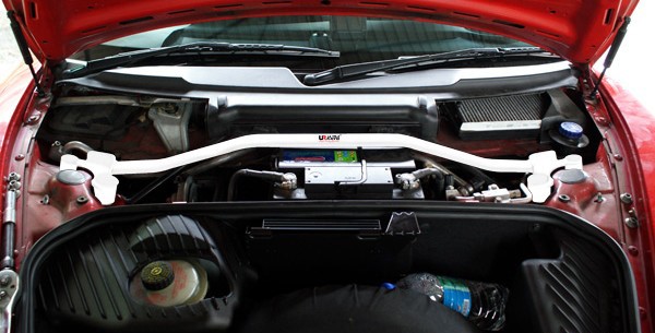 front strut brace. porsche 987 boxster ultra racing